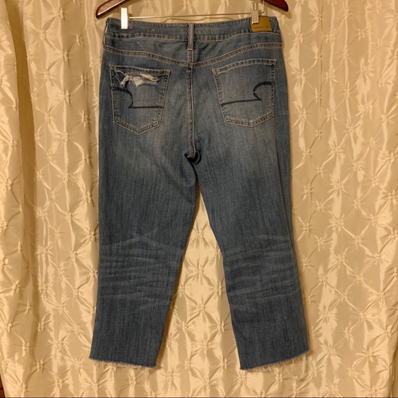 American Eagle Distressed Tom Girl Jeans Relaxed Cropped - Picture 4 of 11